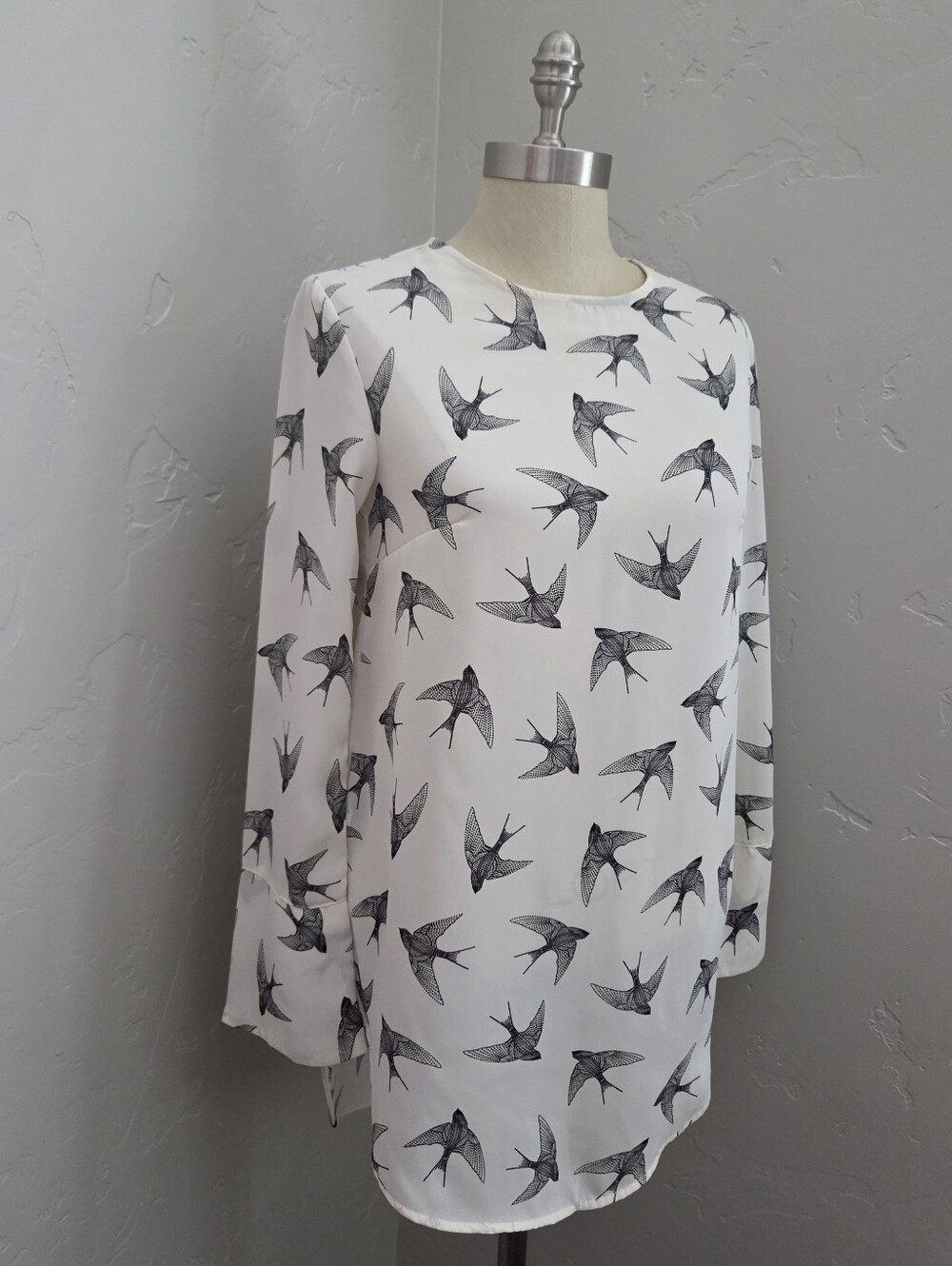 H&M White Long-Sleeve Tunic with Black Bird Print